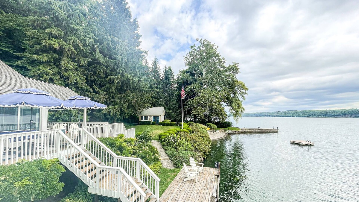 Ithaca House | Amazing Lake House With Private Beach And Docks