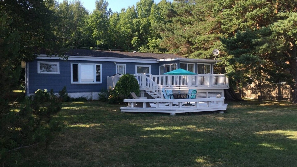 Brighton Cottage | Amazing Lake Ontario Cottage - Close to the County!