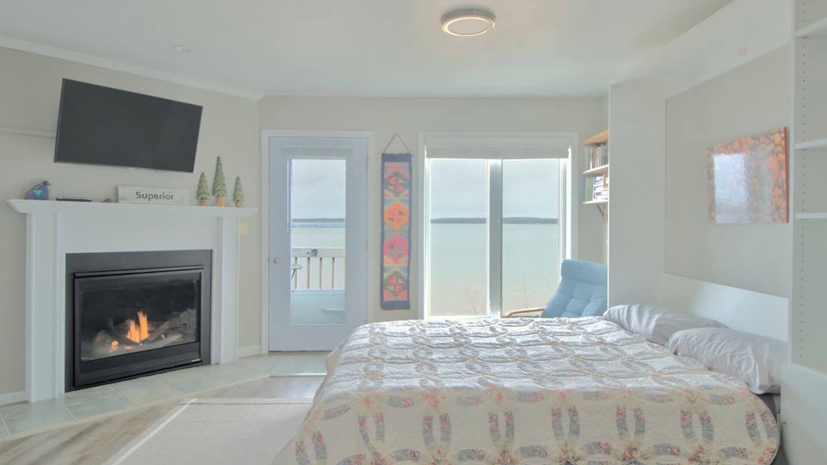 Bayfield Condo | Amazing Lake Superior Views & Easy Walking Access to All Bayfield Has to Offer