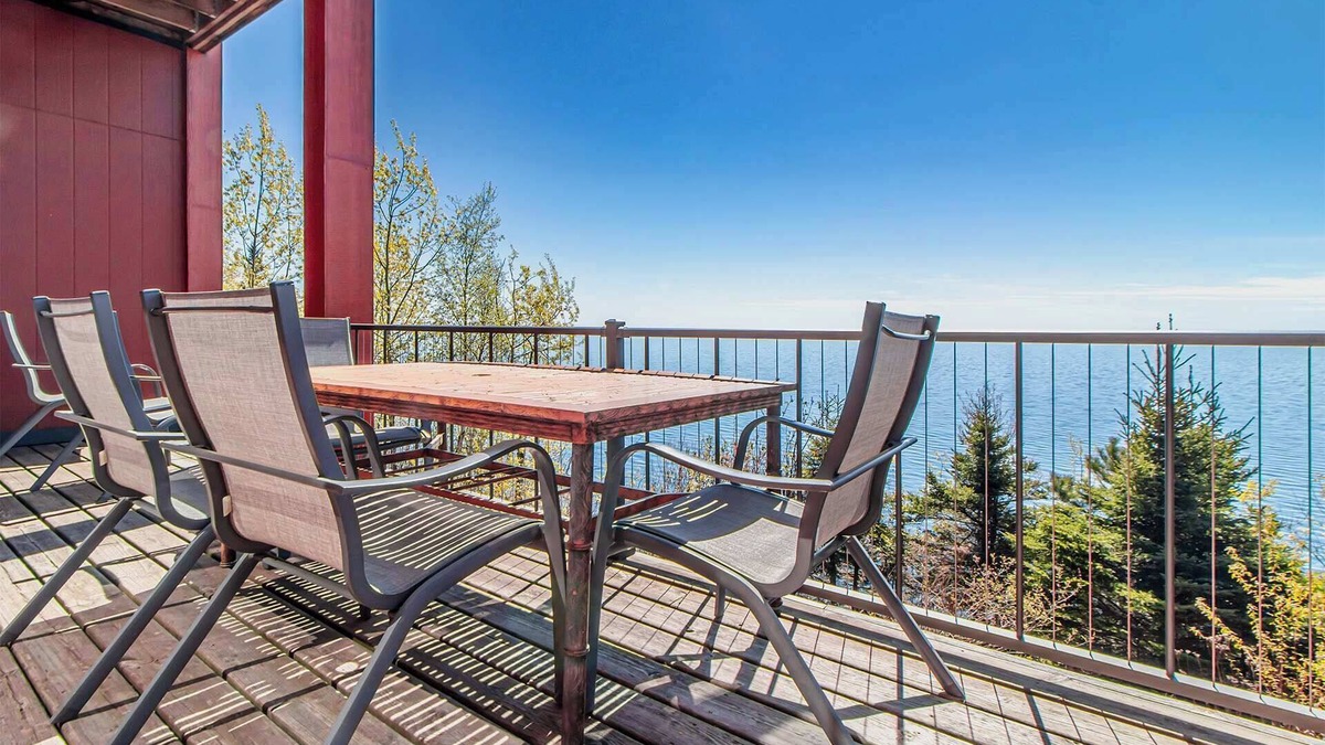 Tofte House | Amazing Lake Superior Views, Lake Access, Bike Trail, Garage, Close to Parks/Hik
