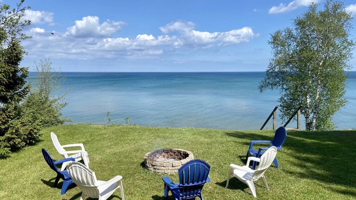 Forestville House | Amazing lake view and peaceful cottage with kayaks