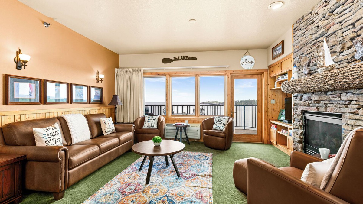 Two Harbors Apartment | Amazing Lake Views | 2BR w/King Suite | Pools