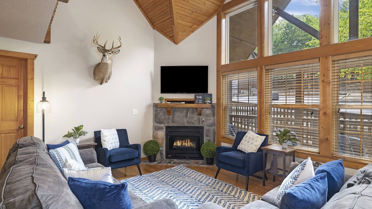 Reeds Spring Cabin | Amazing! Lakefront Cabin | Resort Amenities | Golf