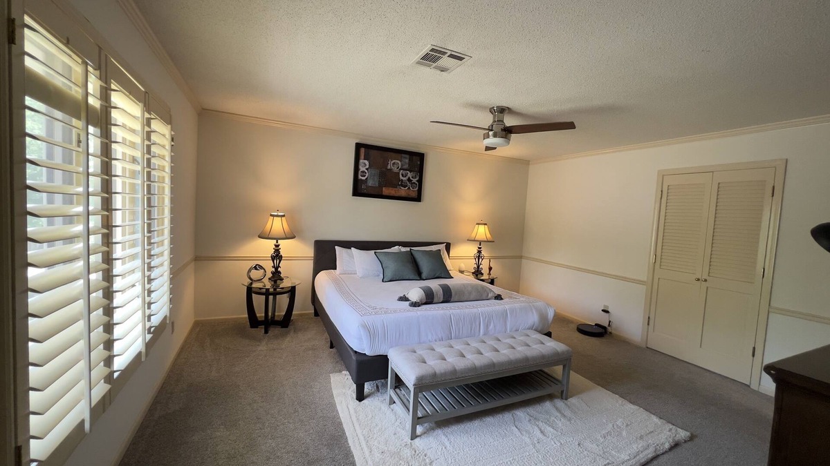 Overland Park House | Amazing large New Private House - 1G goog Wifi