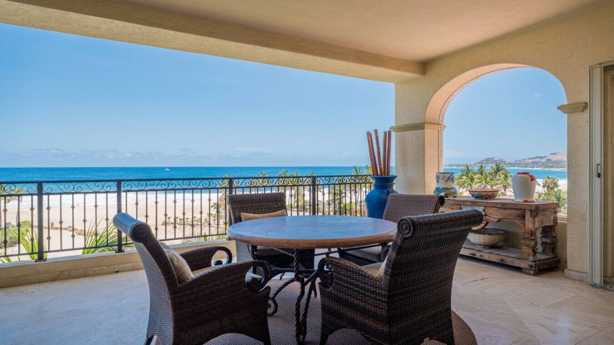 Zona Hotelera Condo | Amazing Las Mananitas Amenities and Location