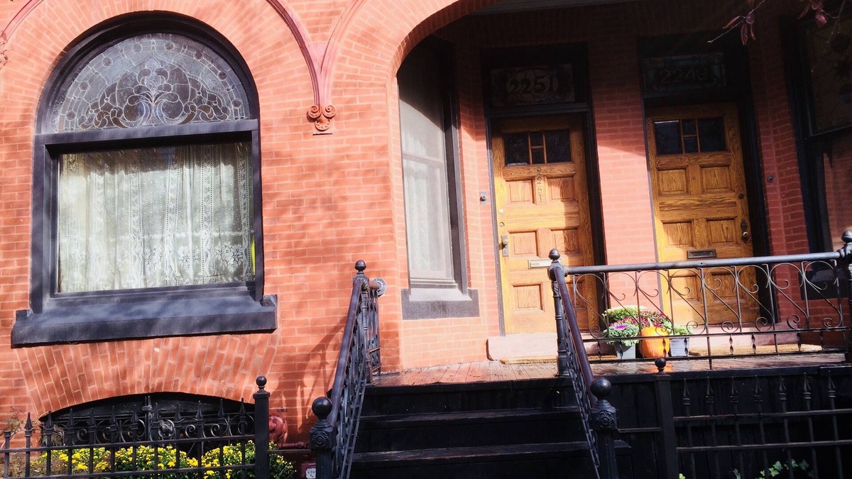 Sheffield Neighbors House | Amazing Lincoln Park Rowhouse - Perfect for Groups, Reunions and Cubs Games!