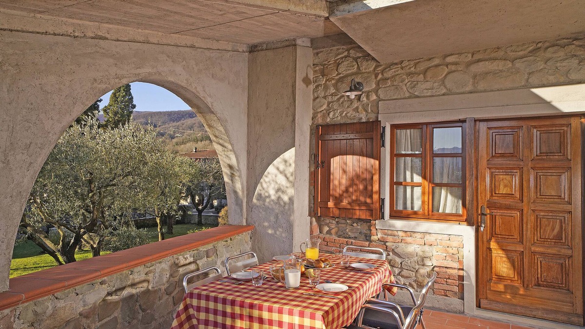 Groppoli Villa | Amazing location surrounded by greenery with view of the Apuan Alps near 5 terre