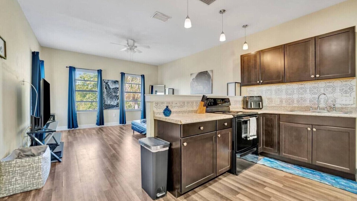 Historic Ybor House | Amazing Location A/C & WorkSpace