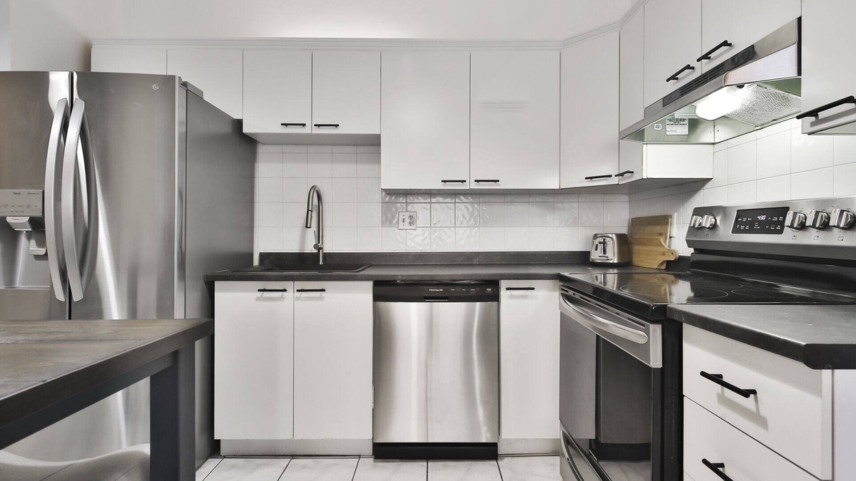 Cote-Saint-Paul Condo | Amazing Location and large space - 4 Bdrs MTL - Modern look perfect for families