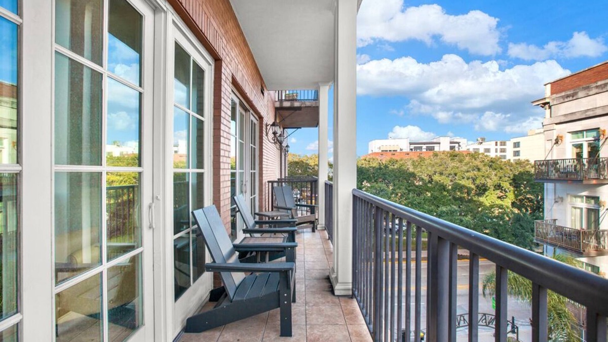 Historic District - North Condo | Amazing Location on Bay Street by Southern Belle