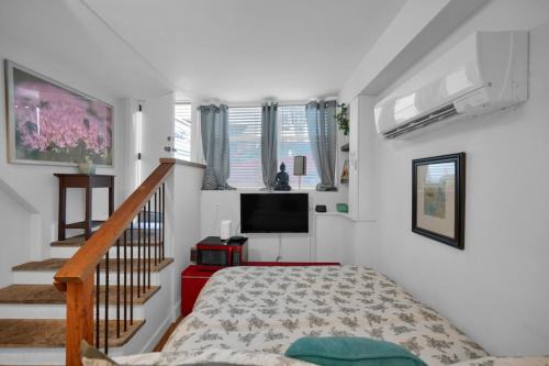 North End Apartment | Amazing Location studio parking