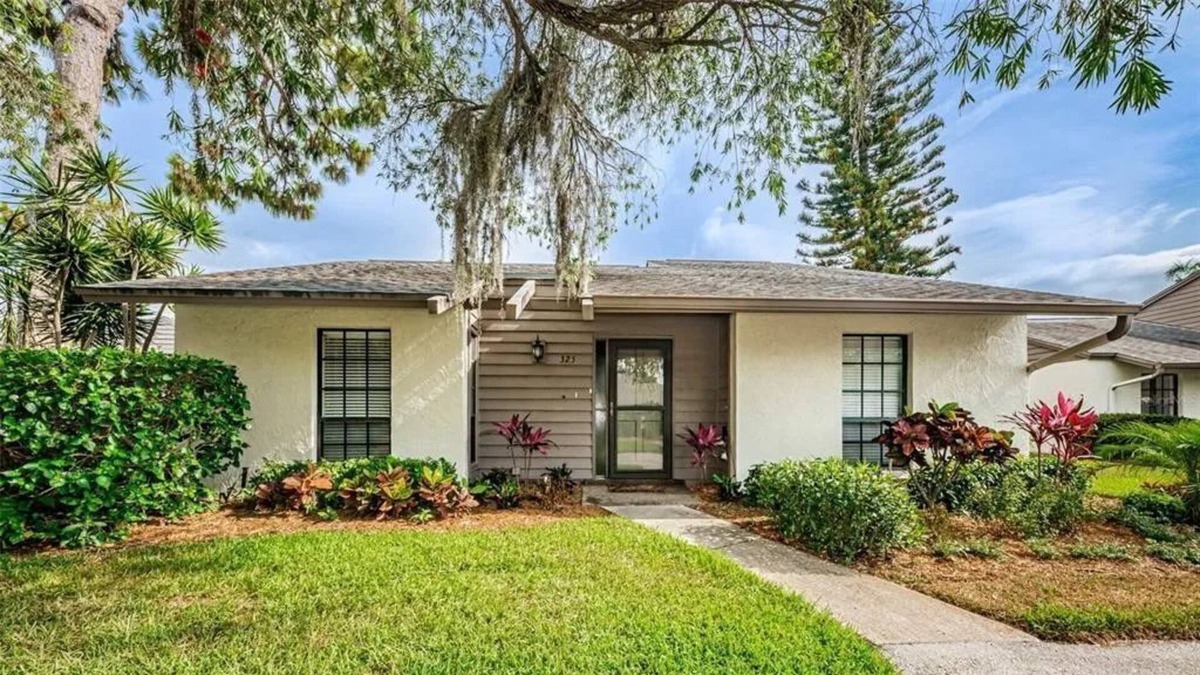 Tarpon Springs Villa | Amazing location - with-in 3 minutes walking distance to Gulf of Mexico