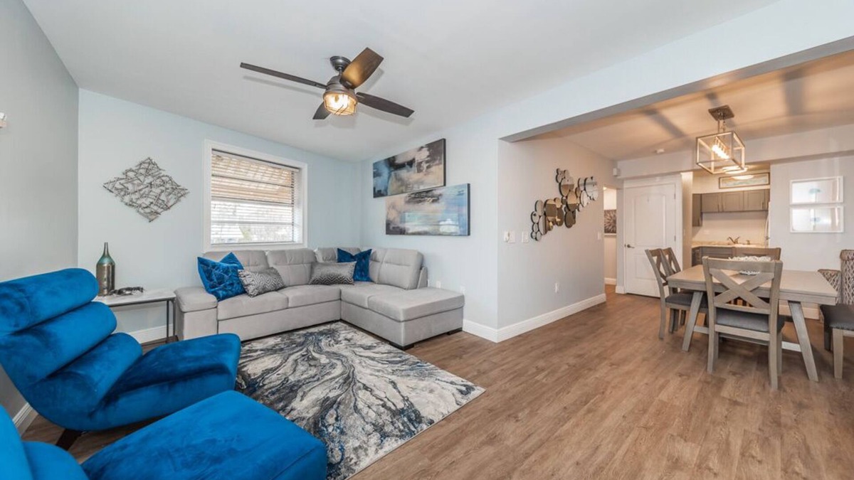 Downtown Dunedin Apartment | Amazing location, walk to shops, restaurants, festivals +