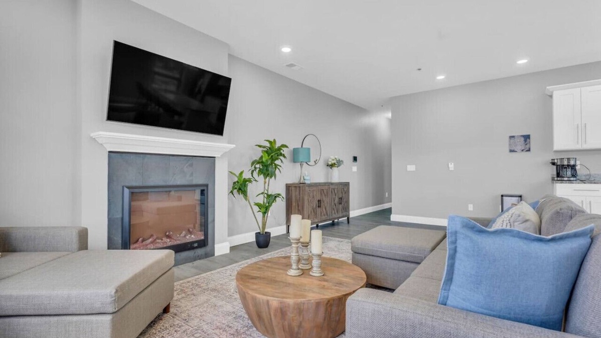 Port Huron Apartment | Amazing Loft overlook Overlooking DT Port Huron!