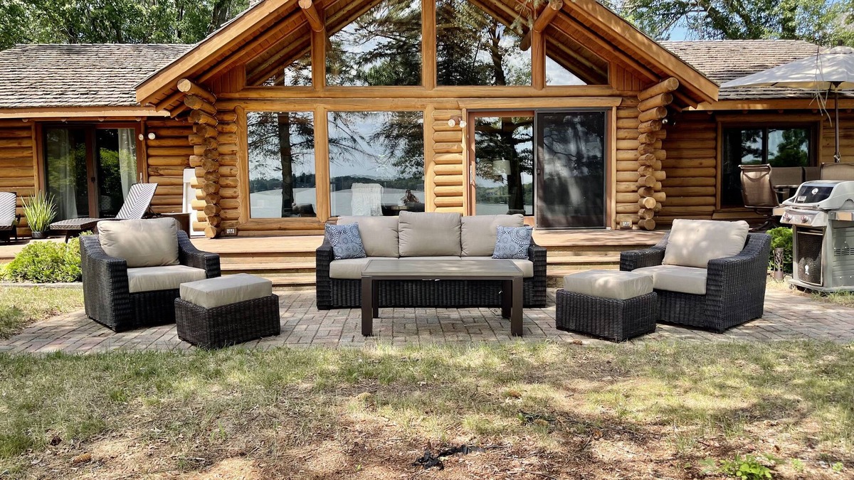 Stacy Cabin | Amazing Log Cabin less than 40 Miles from Twin Cities with large Hot Tub!