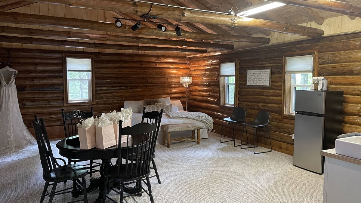 Lake Cabin | Amazing Log Cabin Nestled in 1000s of Acres of Beautiful Forest