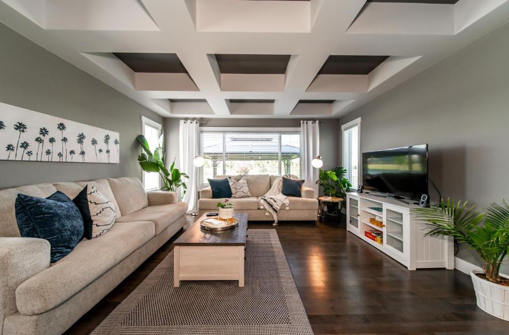 Southeast Edmonton House | Amazing Luxe Home, AC, HUGE Yard, FirePit, Pet Friendly, Sleeps 10!