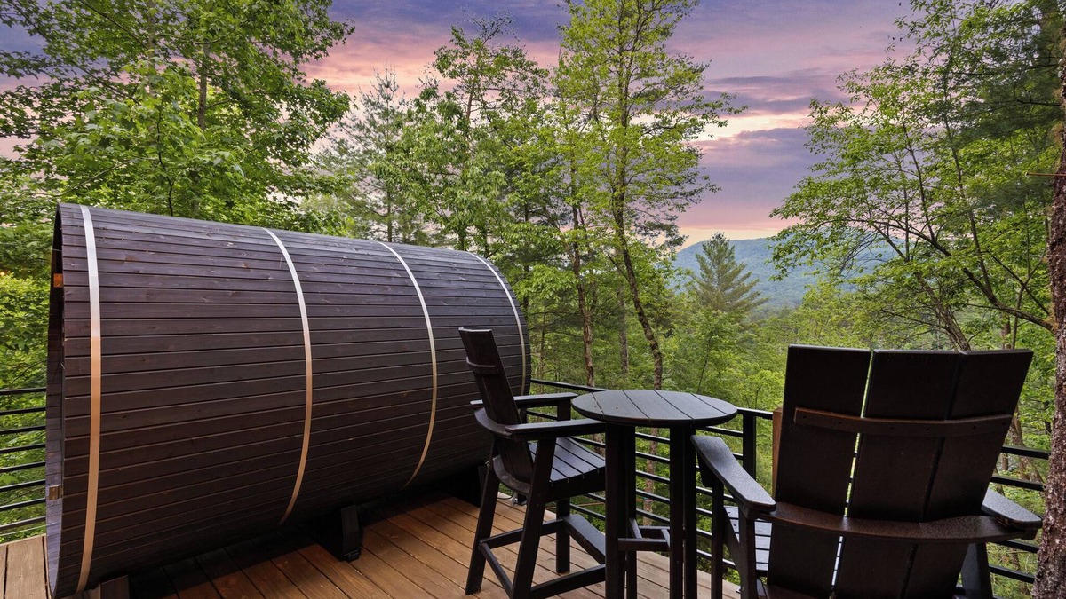 Hidden Lake Cabin | Amazing Luxe Treehouse! New Sauna! Kid's utopia! Paradise!