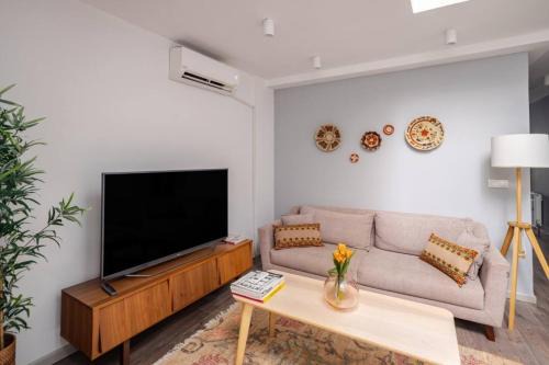 Macka Apartment | Amazing Luxury Duplex High Ceiling Patio! #403
