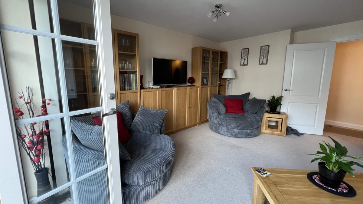 Portishead Apartment | Amazing Marina view Apartment with Balcony Bristol