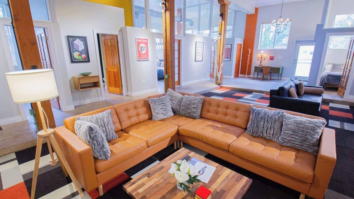 Cole House | Amazing Modern Loft in Rino Art District-Four King