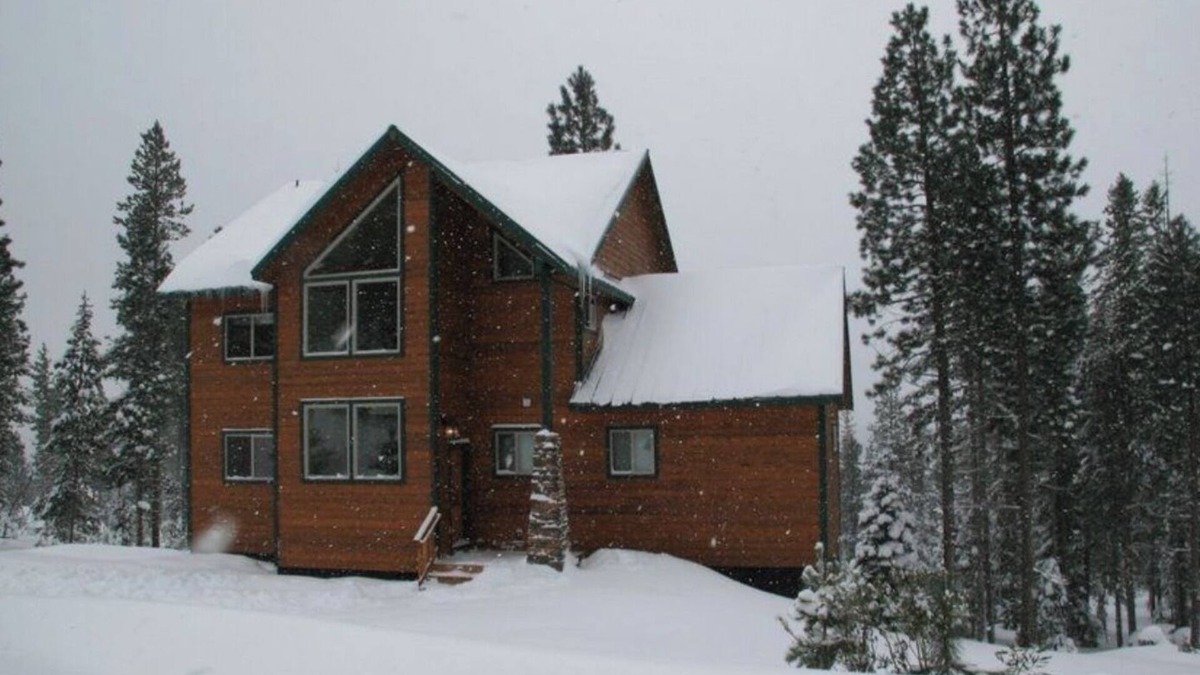 Crescent House | Amazing Mountain Retreat within 10 miles of Ski Resort, Lakes, and Streams
