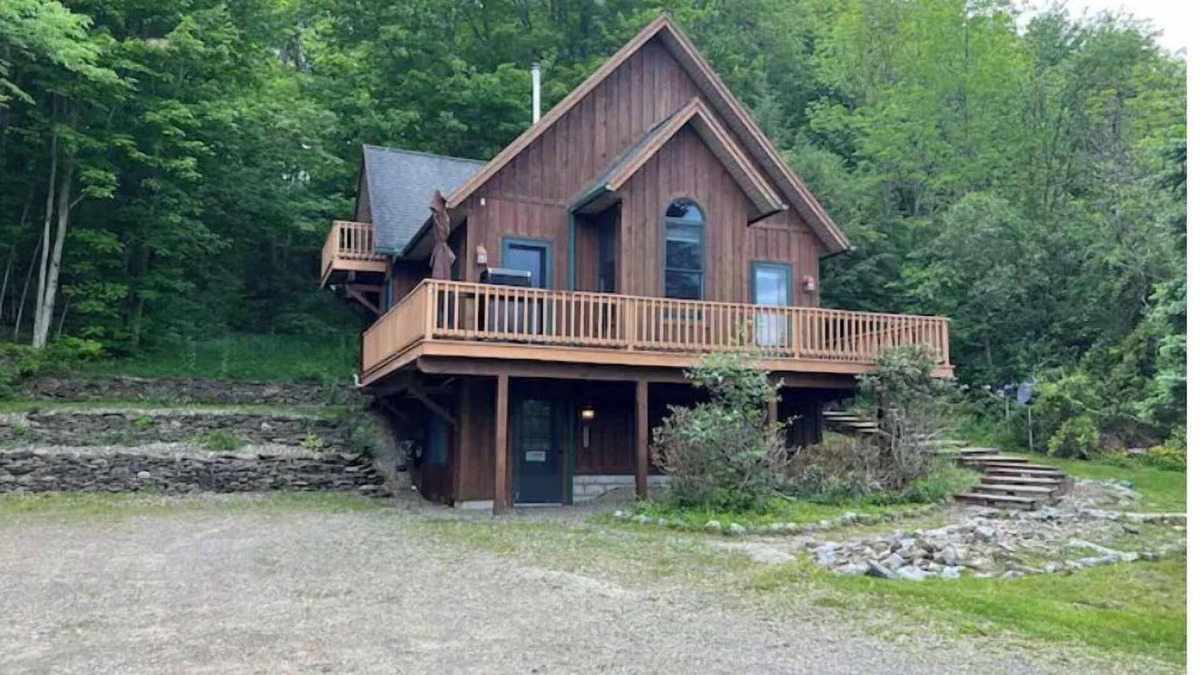 Great Valley Cabin | Amazing Mountain View Chalet 1 Minute from Slopes
