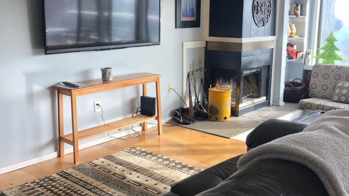 Nellysford Condo | Amazing Mountain views - Ski In Ski Out - Wifi - fireplace - Pets OK