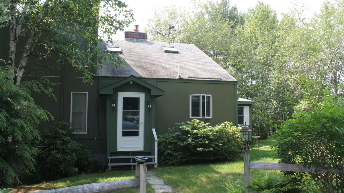 Newbury House | Amazing Mt. Sunapee Region Home Convenient for many activities! Winter Is Open!