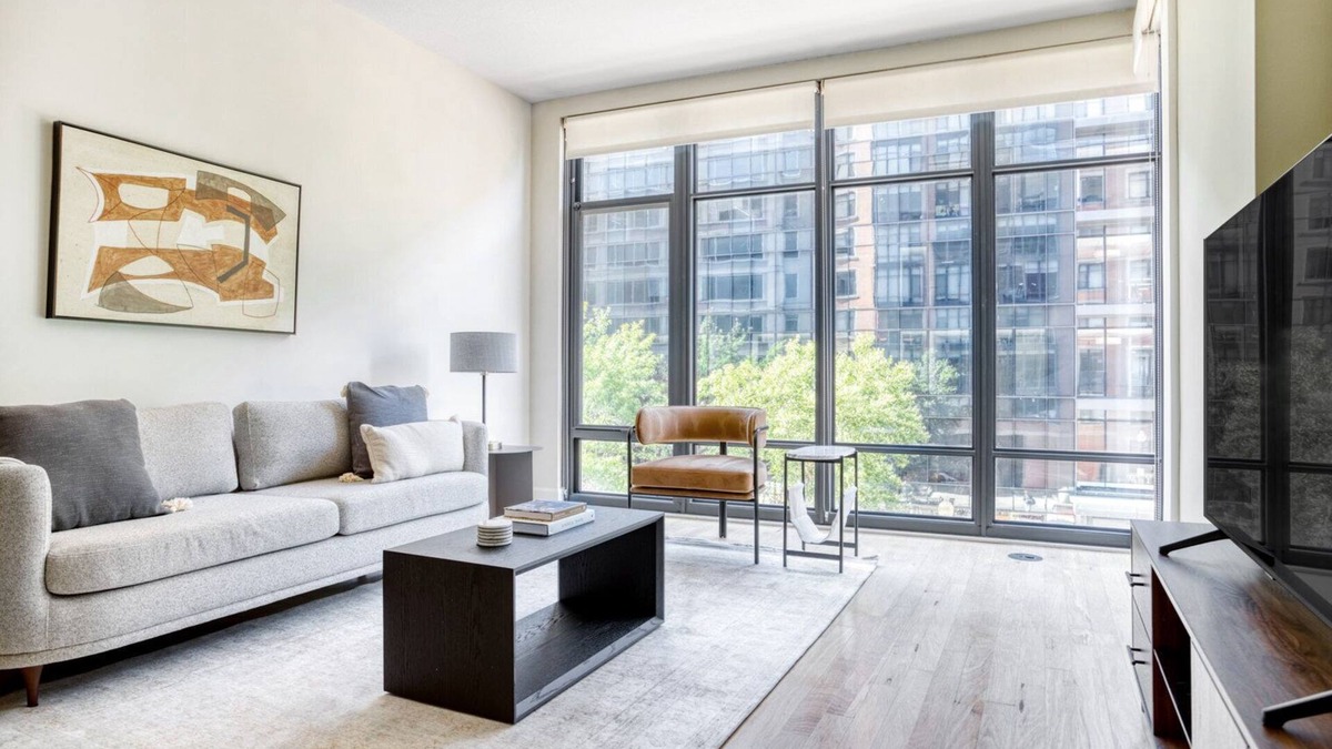 Mount Vernon Triangle Apartment | Amazing Mt Vernon 1BR w/Pool, W/D & Gym, near Chinatown, by Blueground