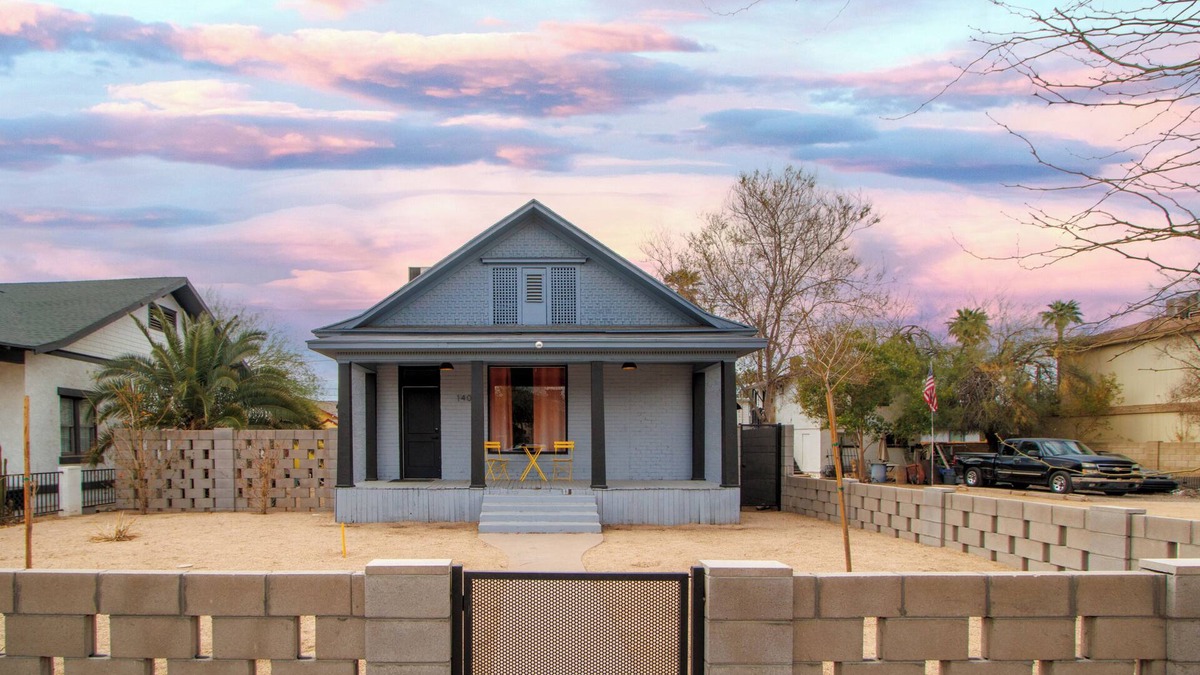 Governmental Mall House | Amazing "NEW" Oasis! Pool, WIFI Mins to DT Phoenix, ASU & PHX Airport