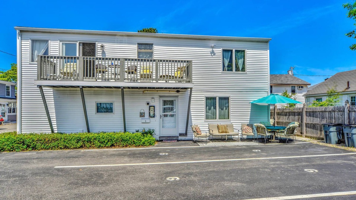 Old Orchard Beach House | AMAZING OCEANVIEW SERENITY COTTAGE 3 BED 2BATH SPECTACULAR BEACHFRONT ON OOB