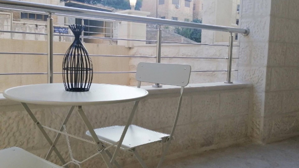 Jabal Al-Hussein Apartment | Amazing one Bedroom Apartment in Amman,elwebdah 1