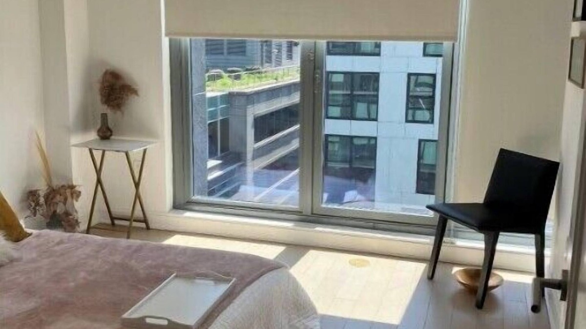 Navy Yard Apartment | Amazing One BR Sanctuary Luxurious with Tall Windows near the Navy Yard Metro