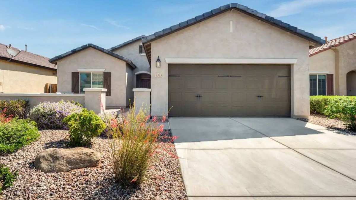 Anthem at Merrill Ranch House | Amazing outdoor space! 5 minute walk to park with paved trails.