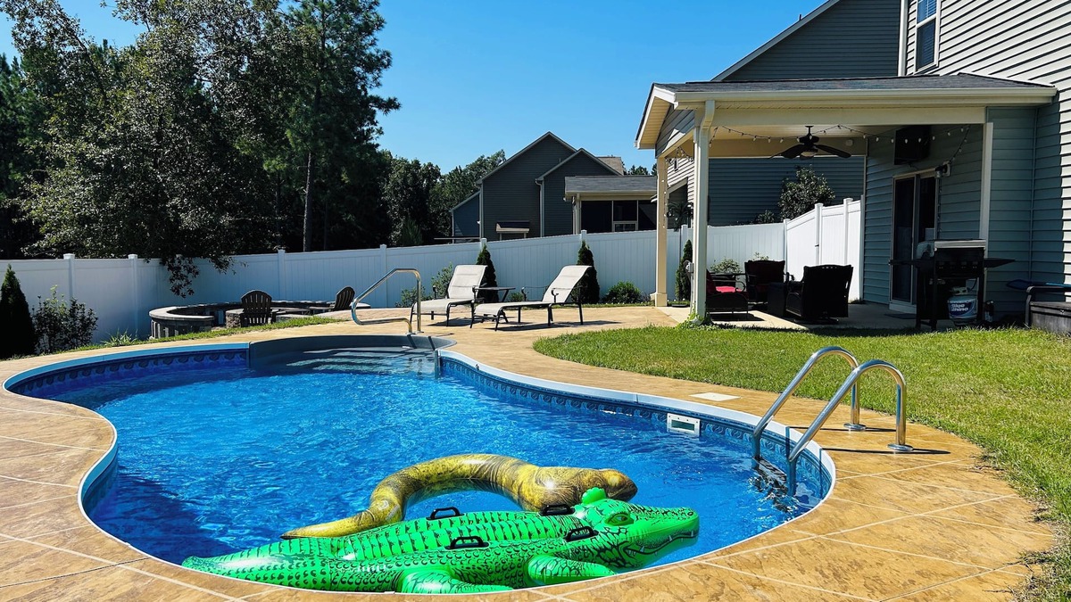 South View House | 🤩Amazing Pool🏖️-Fire Pit🔥 - Cozy Backyard 🫶- 20 min to Fort Bragg!