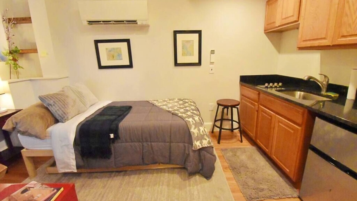 North End Apartment | Amazing price and location/parking -North End (M1S)