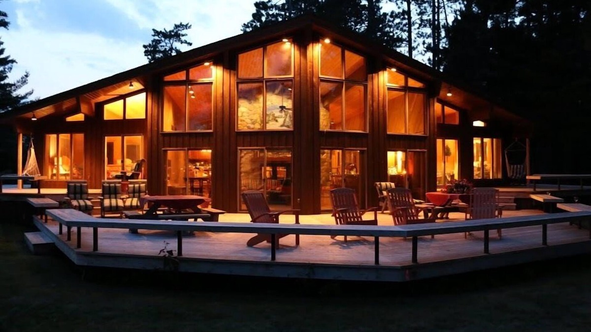 Hayward Cabin | Amazing Private Lodge, on end of Peninsula ~ Sand Bottom lake.