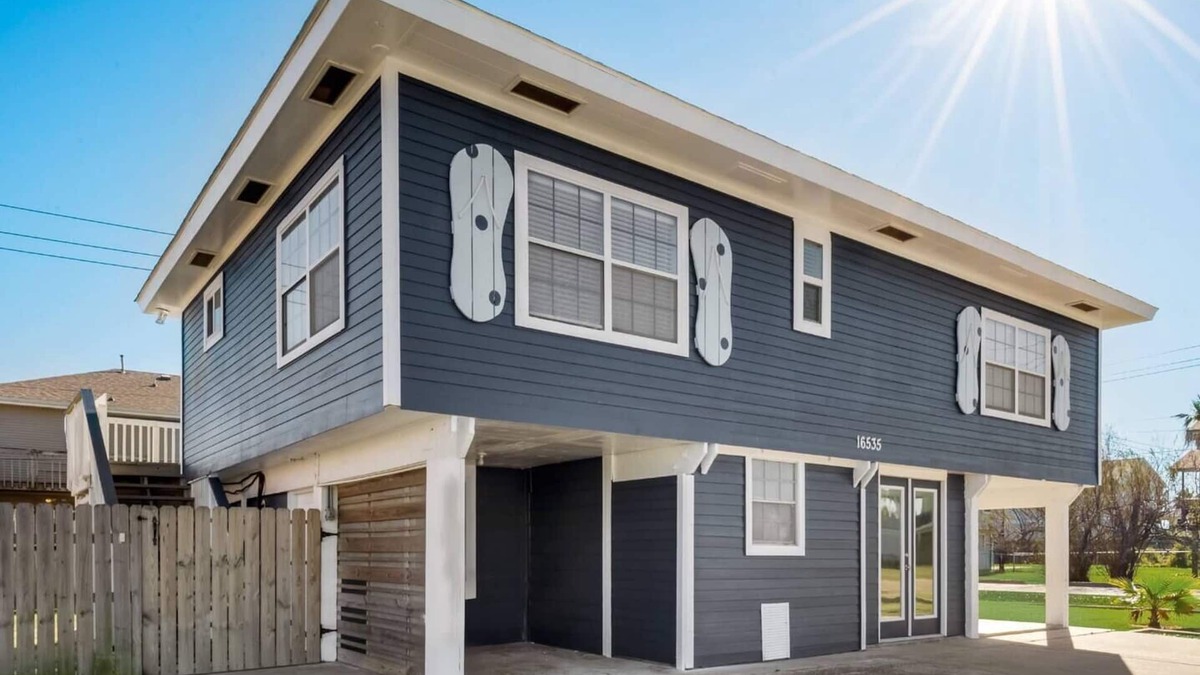Jamaica Beach House | Amazing Private Pool! See listing for golf cart upgrade information!