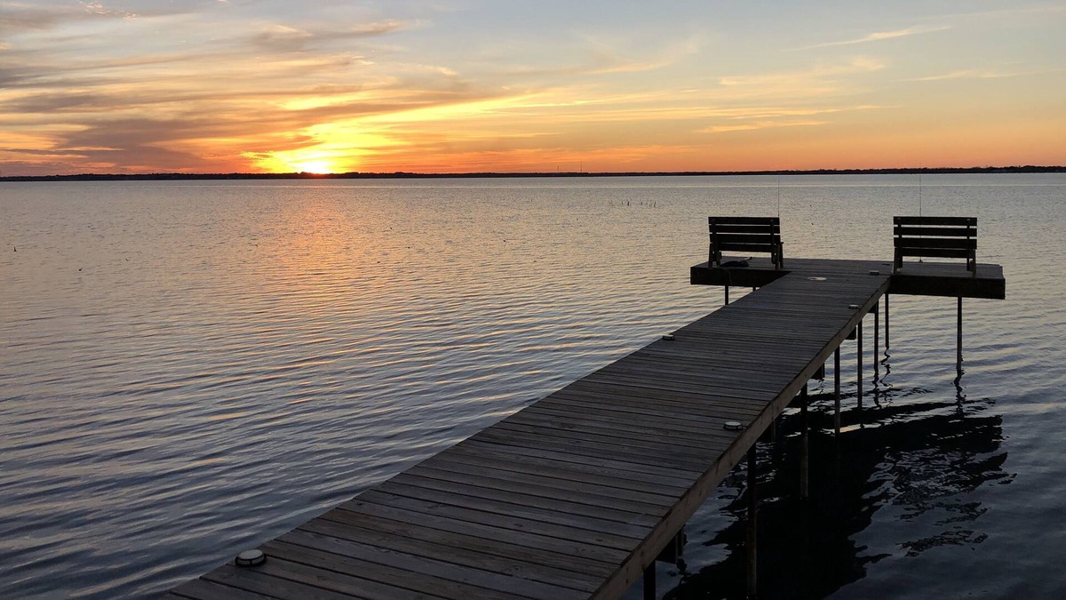 Lakeside House | Amazing Quiet Sunsets on Lake Corpus Christi-2 Bed/2Bath