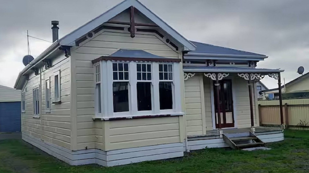 Lake Ferry Cottage | Amazing recently renovated cozy cottage, oozing both character and comfort.