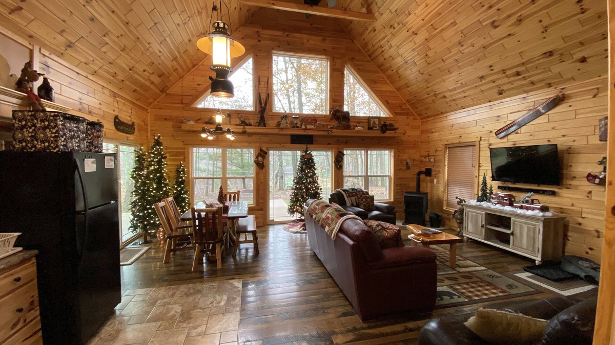 White Cloud Cabin | Amazing, relaxing riverfront home!