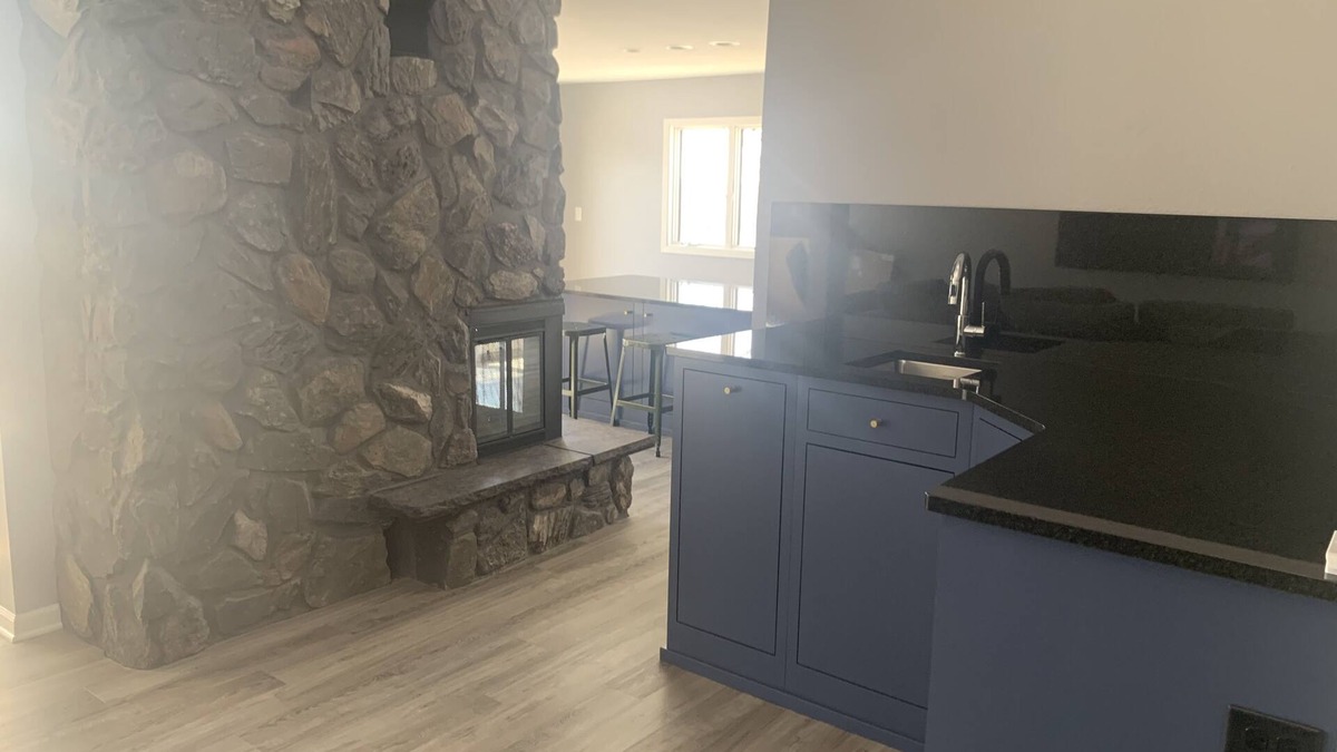 Hager City House | Amazing renovated acreage with heated pool + hottub (september 1