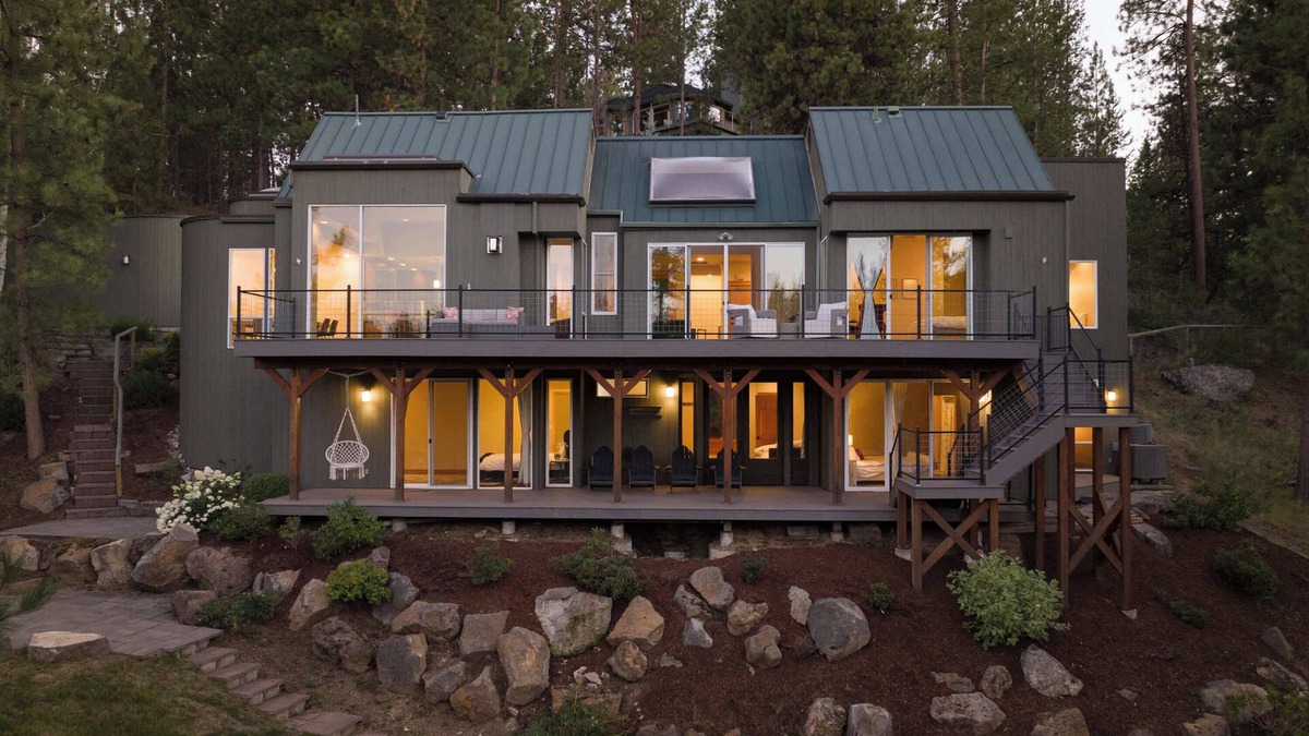 Deschutes River Woods House | Amazing Riverfront on the Water- Big Sky Bend