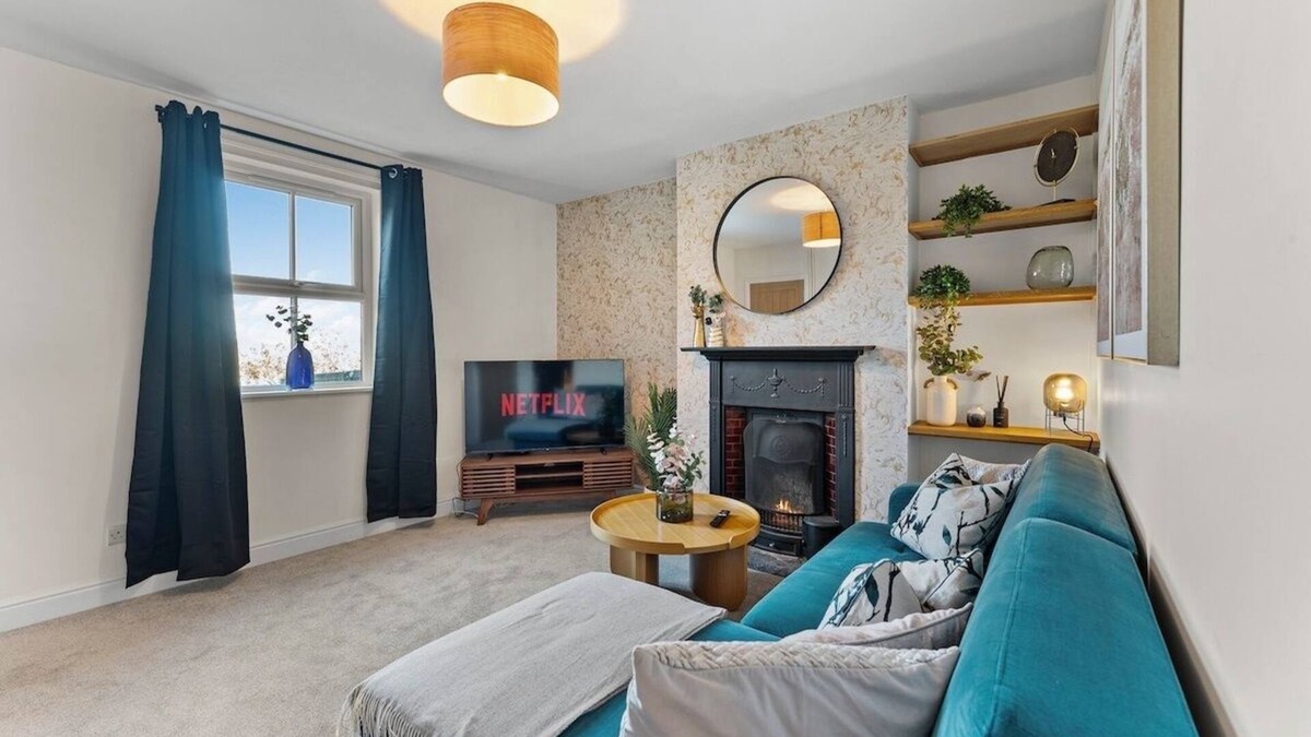 Mells House | Amazing Rural Retreat in The Cotswolds - Parking