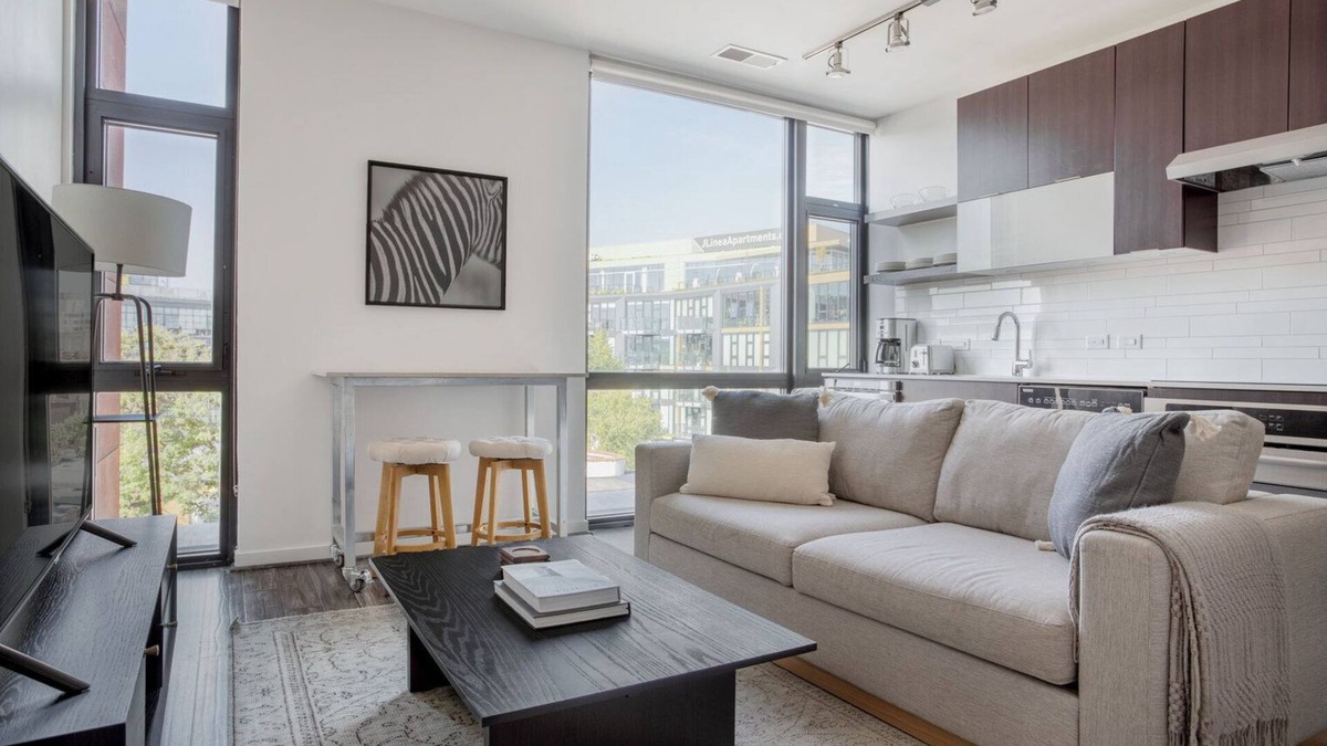 Shaw Apartment | Amazing Shaw Studio w/Gym & Doorman, nr Restaurants, by Blueground