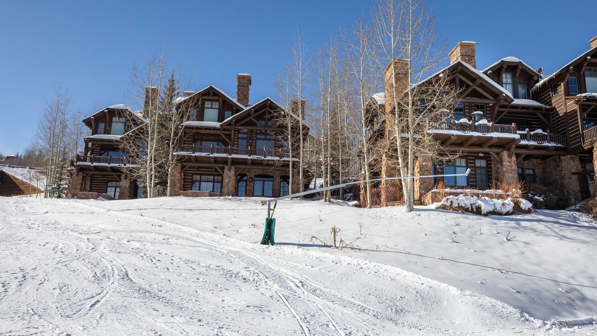 Avon House | Amazing Ski-in/Out 5 Bedroom Home Directly on Slopes. Views!