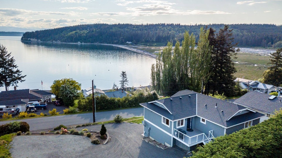 Camano Island House | Amazing Sunset/Whale/Water Views/2 Fire Pits/AC/Lots of Games and more!