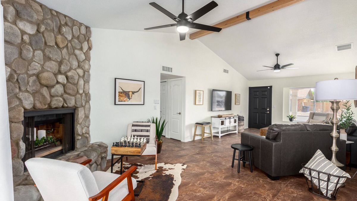 Mesa House | Amazing SW Luxury Retreat, Putting Green, Bocce