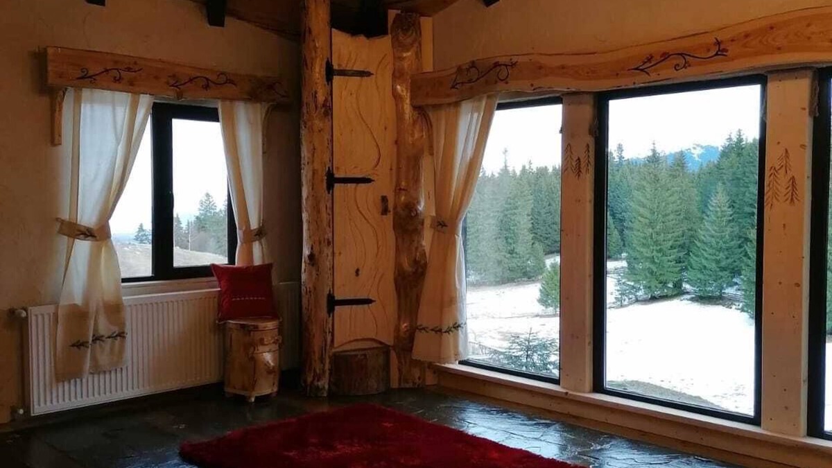 Fundata House | Amazing Treehouse, Top Amenities, Romantic & Amazing Views